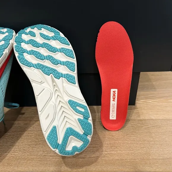 HOKA One One Clifton 8 women’s size 8.5