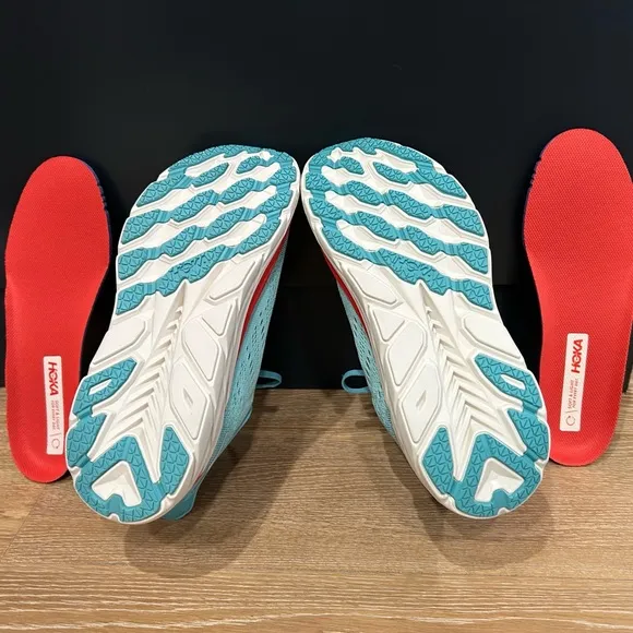 HOKA One One Clifton 8 women’s size 8.5