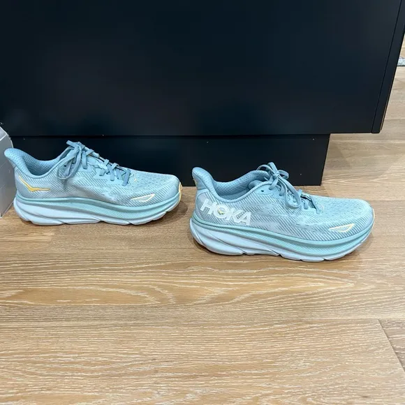 HOKA One One Clifton 9 men’s size 9.5