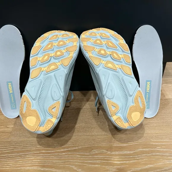 HOKA One One Clifton 9 men’s size 9.5