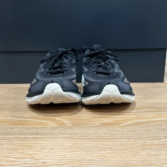 HOKA One One Clifton 9 women’s size 10