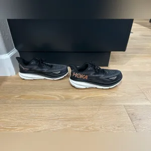 HOKA One One Clifton 9 women’s size 10