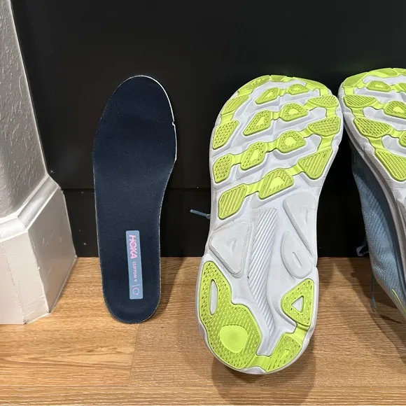 HOKA One One Clifton 9 women’s size 11