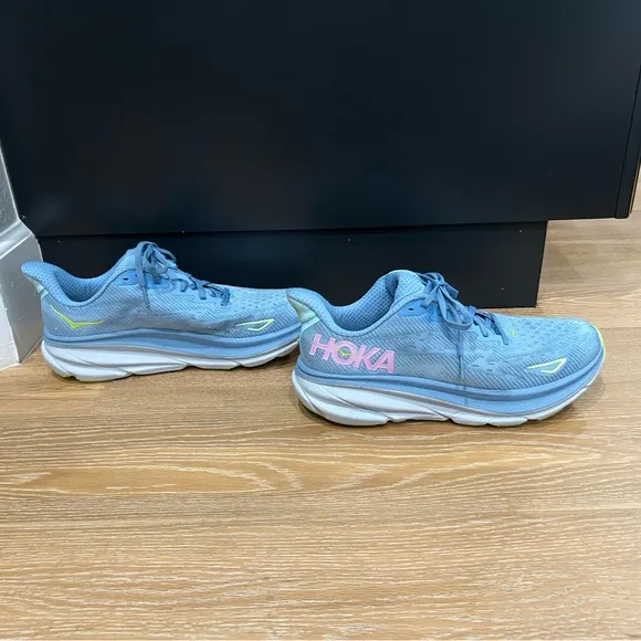 HOKA One One Clifton 9 women’s size 11