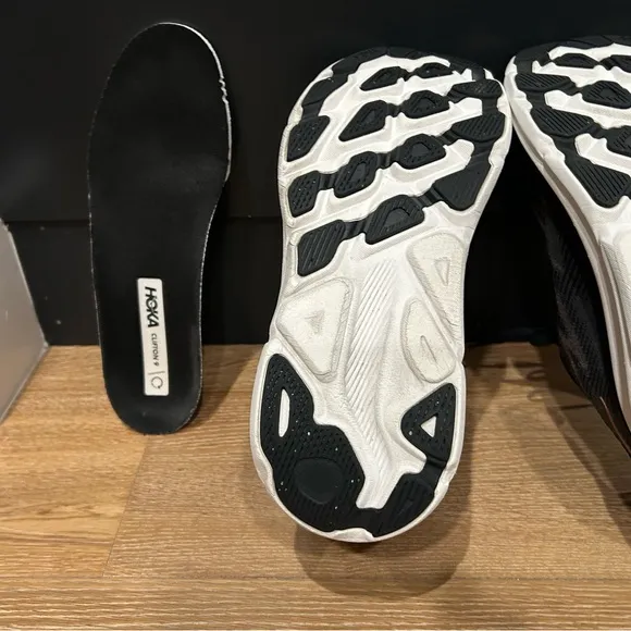 HOKA One One Clifton 9 women’s size 7.5