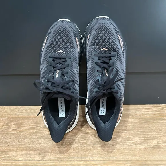 HOKA One One Clifton 9 women’s size 8.5