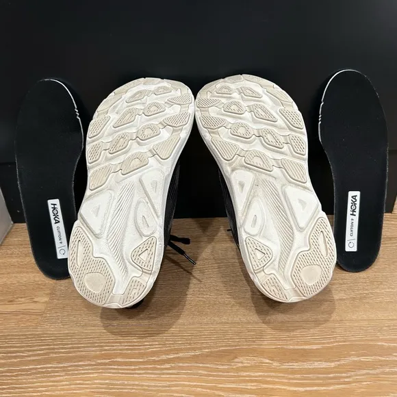 HOKA One One Clifton 9 women’s size 8.5