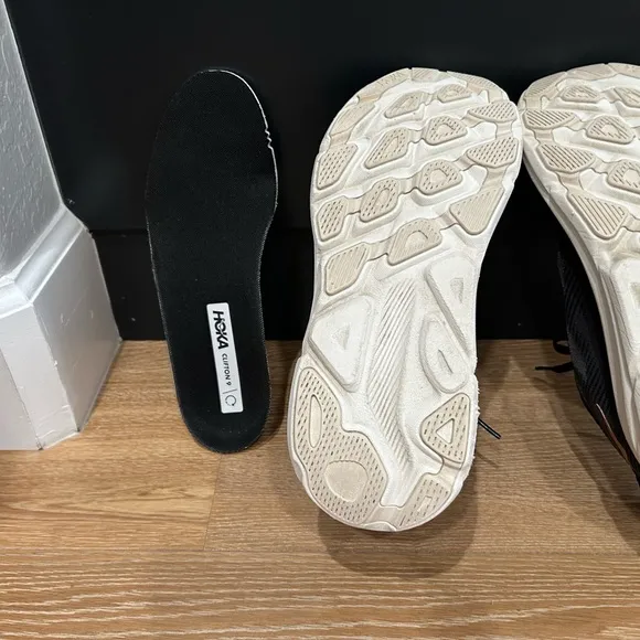 HOKA One One Clifton 9 women’s size 8.5