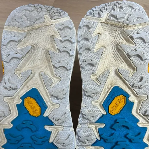 Hoka One One X Thisneverthat Speedgoat 4 Unisex Sneakers Men’s 8 or Women’s 9