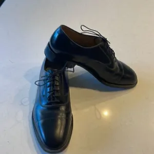 Johnston &amp; Murphy men’s shoes size 8.5, excellent condition.