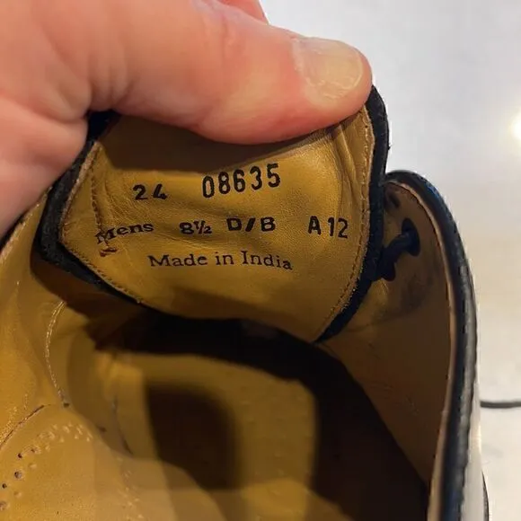 Johnston &amp; Murphy men’s shoes size 8.5, excellent condition.