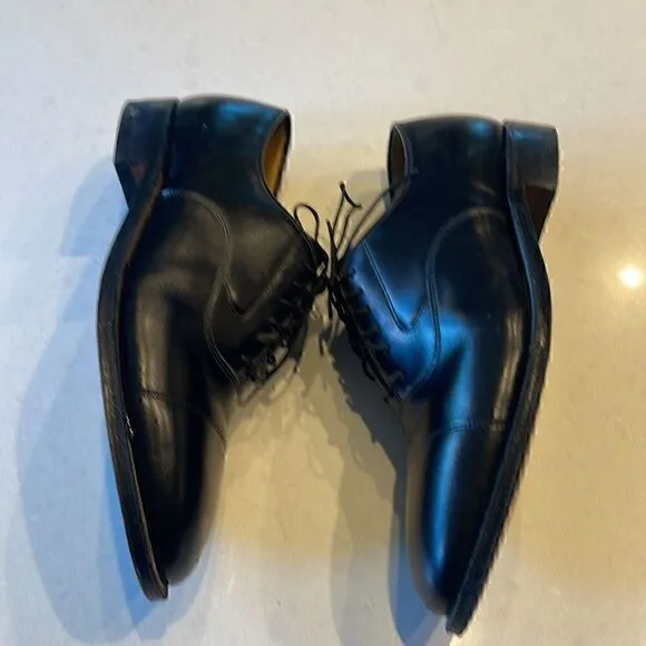 Johnston &amp; Murphy men’s shoes size 8.5, excellent condition.