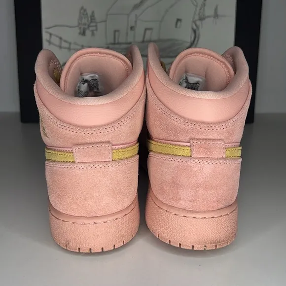 Jordan 1 Coral gold Women’s Size 6Y