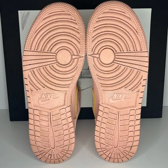 Jordan 1 Coral gold Women’s Size 6Y