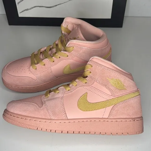 Jordan 1 Coral gold Women’s Size 6Y