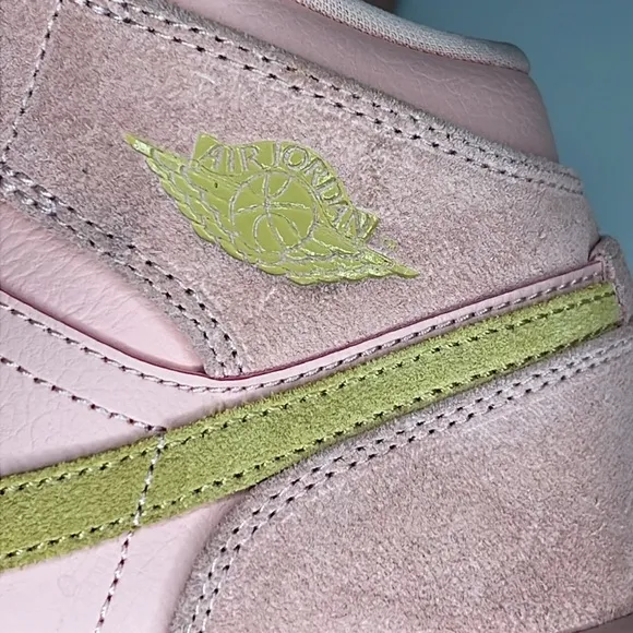 Jordan 1 Coral gold Women’s Size 6Y