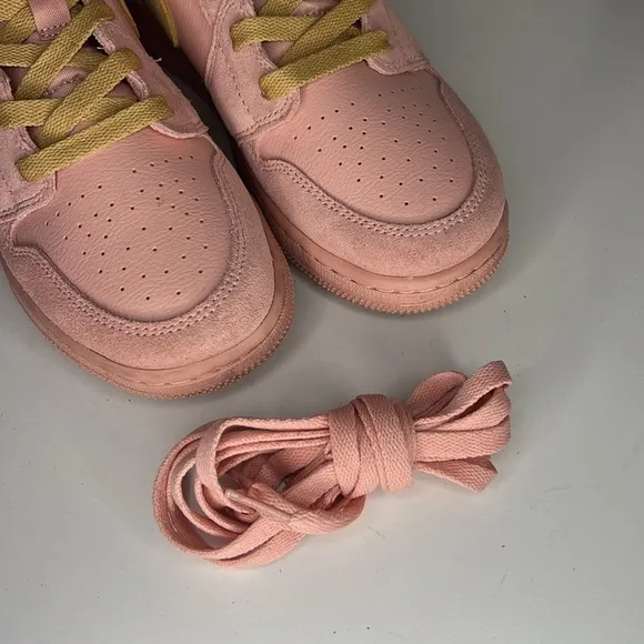 Jordan 1 Coral gold Women’s Size 6Y