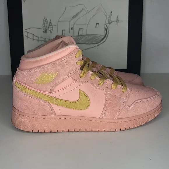 Jordan 1 Coral gold Women’s Size 6Y