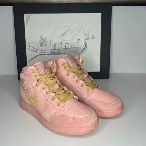 Jordan 1 Coral gold Women’s Size 6Y