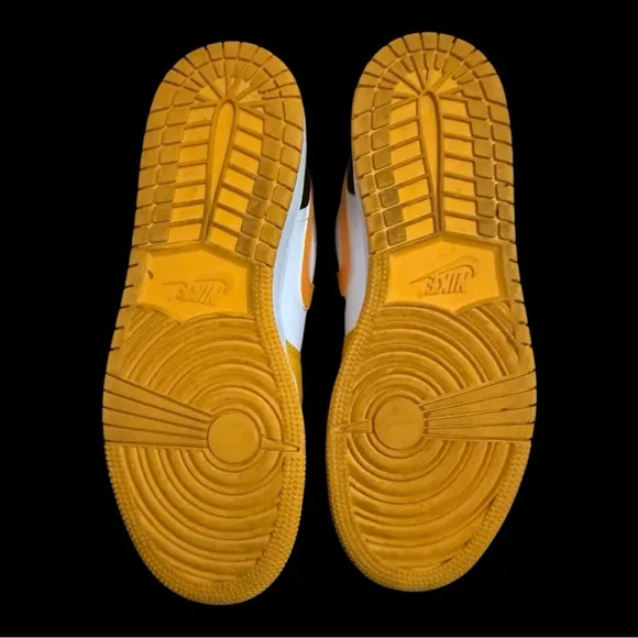 Jordan 1 Low Taxi 553560-701 Yellow  Size 6.5 Youth/8 Women’s