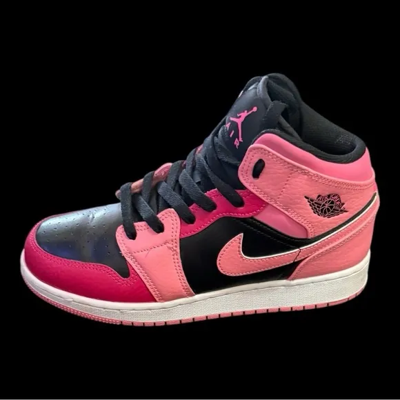 Jordan 1 Mid Coral Chalk Size 6.5 (GS)/Women’s 8