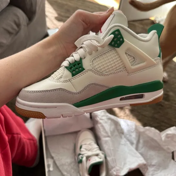 Jordan 4 Pine Green