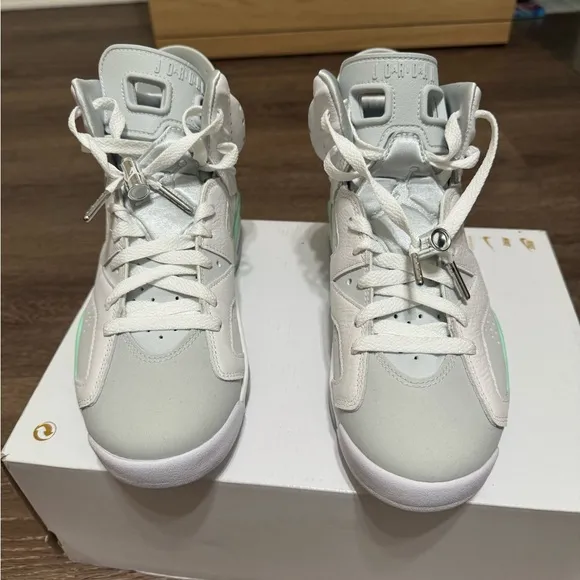 Jordan 6 retro 8 W