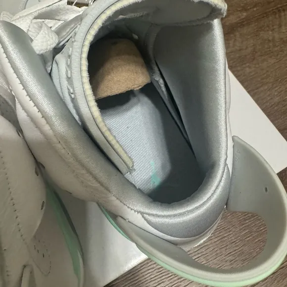 Jordan 6 retro 8 W