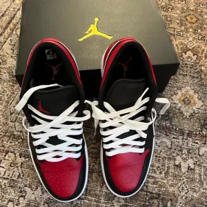 Jordan lows size 11. Men’s shoes.