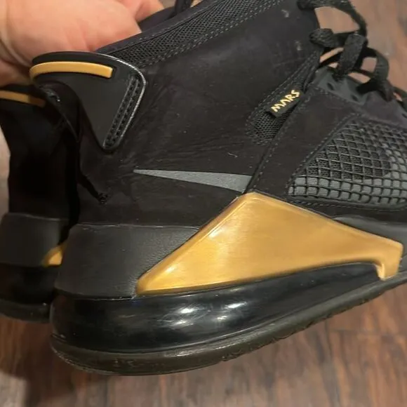 Jordan mars 270 size 10.5 black &amp; gold men’s size 10 upper in great shape