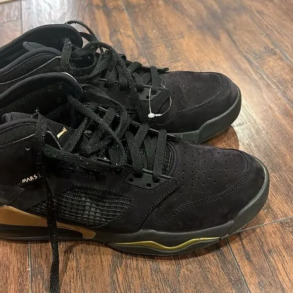 Jordan mars 270 size 10.5 black &amp; gold men’s size 10 upper in great shape