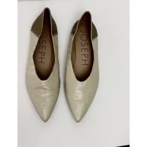 JOSEPH  Made in Spain Women’s Leather Flat Beige Shoes
