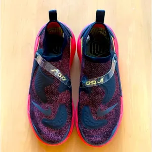 JOYRIDE OBUFK BECKMANN BLACK/CRIMSON ATHLETIC SHOES