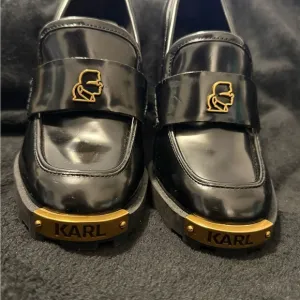 Karl Lagerfeld Black and Gold Heels with Luxe Metallic Accents