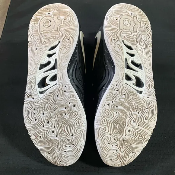 KD 15 TB Black White