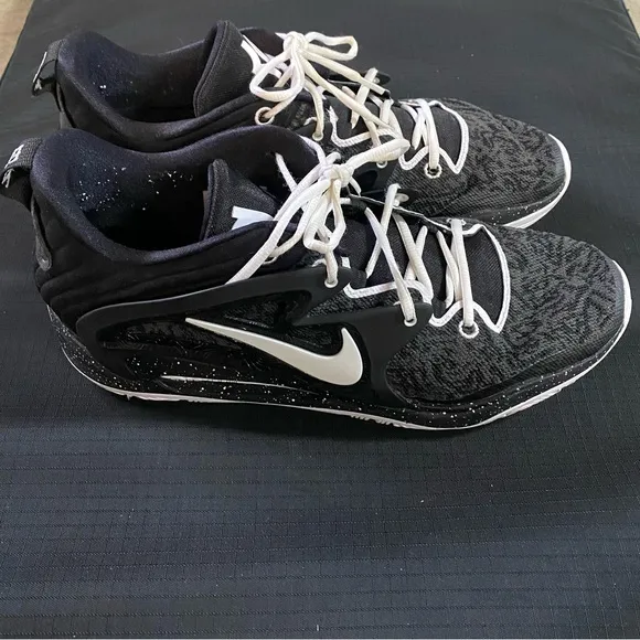 KD 15 TB Black White