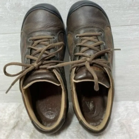 Keen men’s leather sneaker shoes Size 9.5 Color Dark Brown