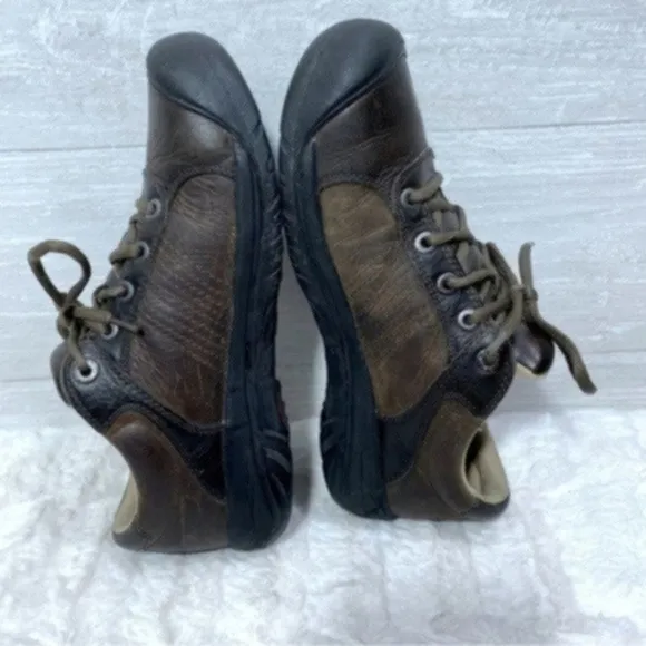 Keen men’s leather sneaker shoes Size 9.5 Color Dark Brown