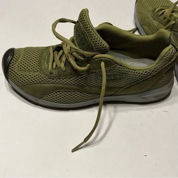 KEEN trail running tennis shoes 7