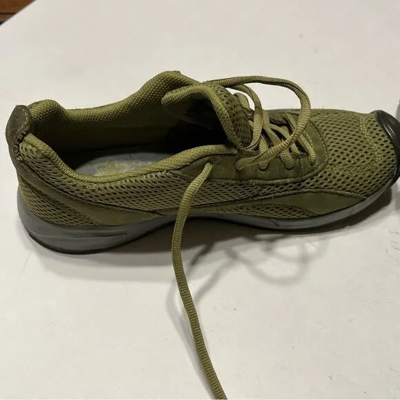 KEEN trail running tennis shoes 7