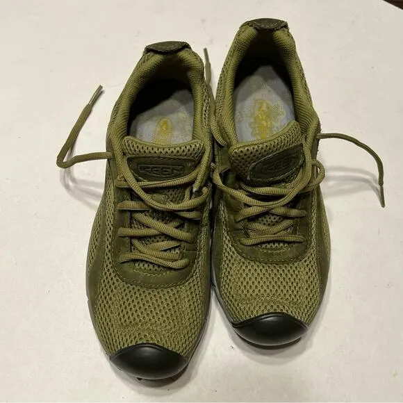 KEEN trail running tennis shoes 7