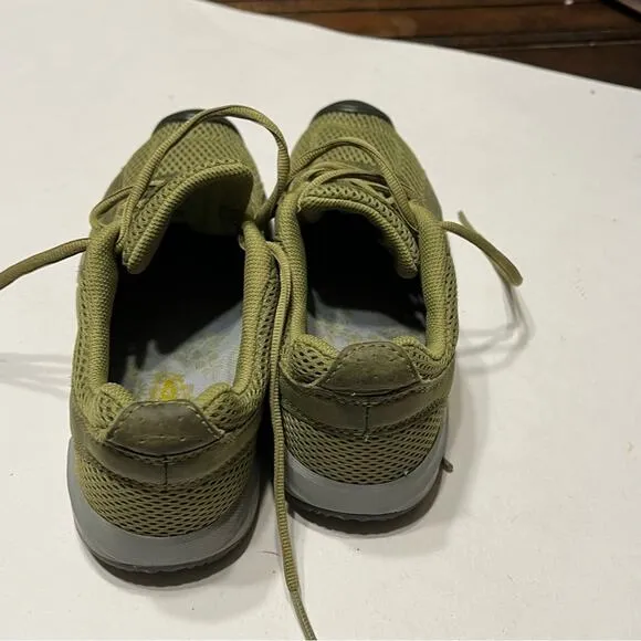 KEEN trail running tennis shoes 7