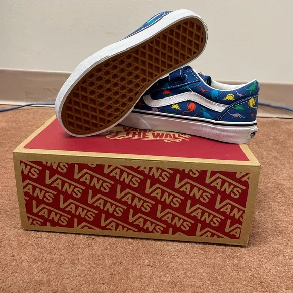 Kids Vans Old Skool V Dino Multi/True White VN0A4BUV6GL Size 1.5
