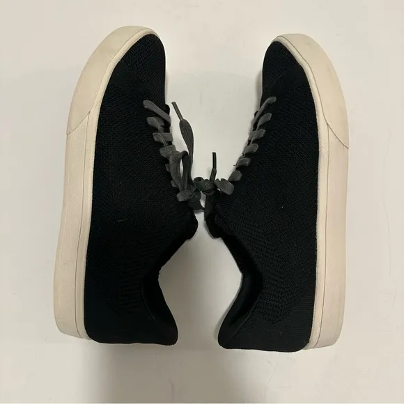 Kizik Irvine black knit shoes Women’s 7.5W/ Men’s 6W
