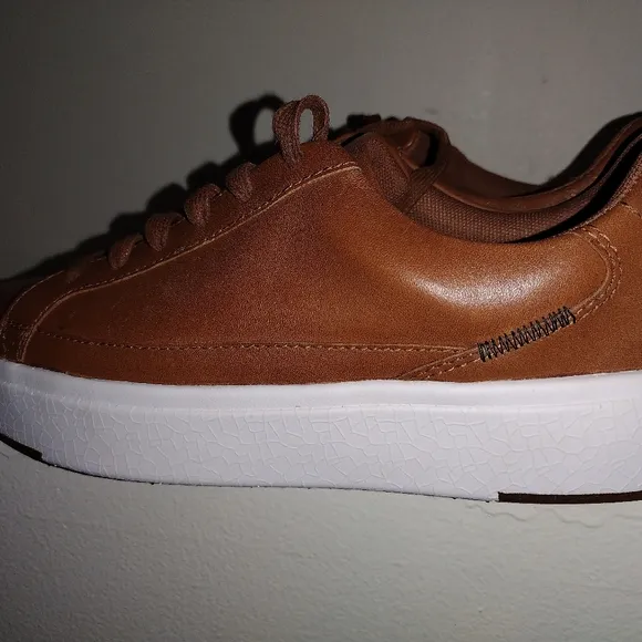 Kizik unisex shoes men's size8 women's.5  free hands