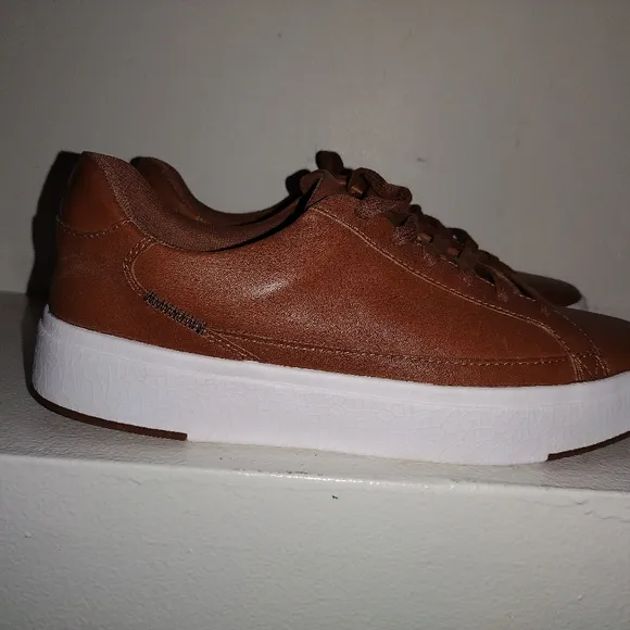 Kizik unisex shoes men's size8 women's.5  free hands