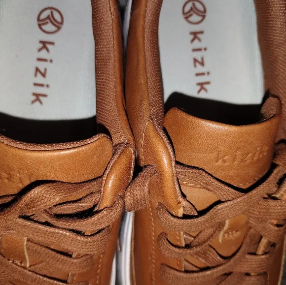 Kizik unisex shoes men's size8 women's.5  free hands