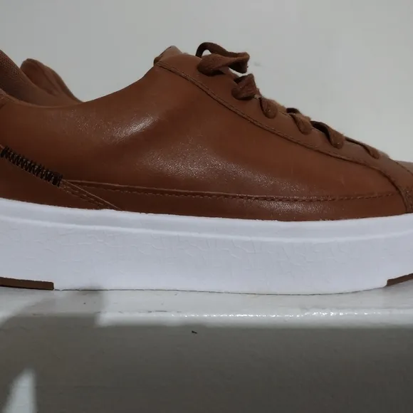 Kizik unisex shoes men's size8 women's.5  free hands