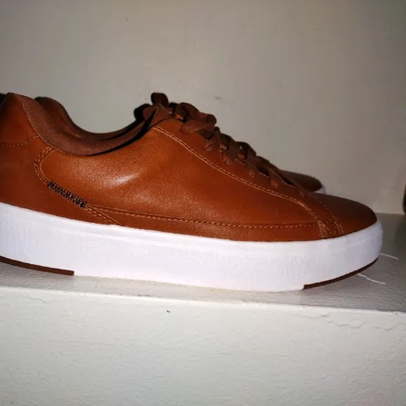 Kizik unisex shoes men's size8 women's.5  free hands