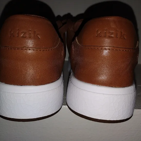 Kizik unisex shoes men's size8 women's.5  free hands